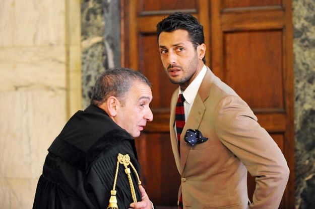 Fabrizio Corona deve trovare un lavoro entro un mese per evitare il carcere