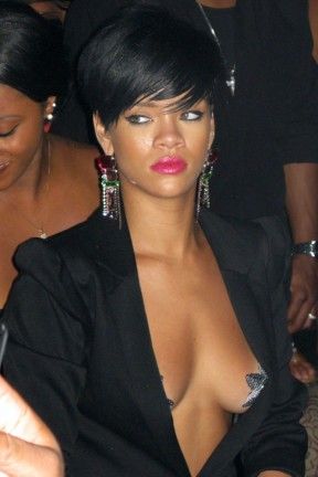 Rihanna: look trasgressivo e sensuale