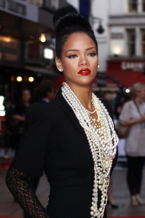 Rihanna con taglio punk