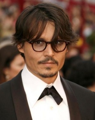 Johnny Depp elegante con gli occhiali