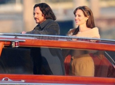 Johnny Depp ed Angleina Jolie in The tourist