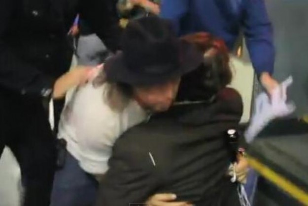Johnny Depp ubriaco, foto della caduta