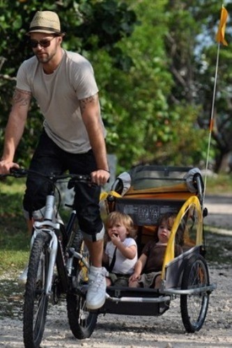 Ricky Martin a passeggio con i figli