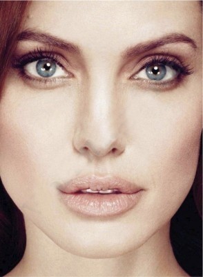Angelina Jolie bellissima su 'Marie Claire' 