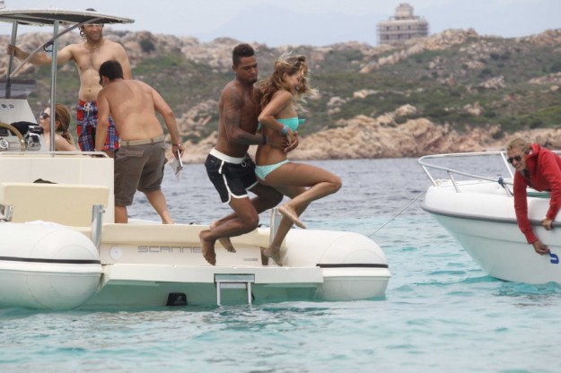 Kevin Boateng e Melissa Satta si buttano in acqua