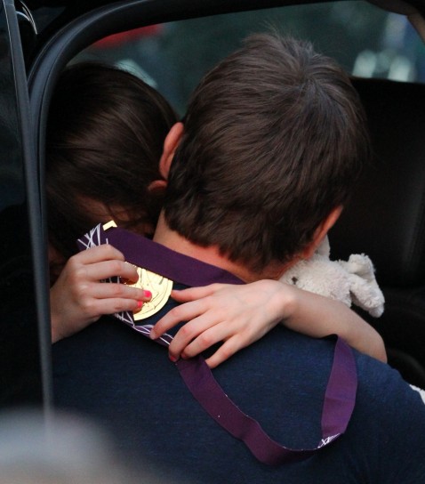 Tom Cruise e Suri assediati dai fotografi