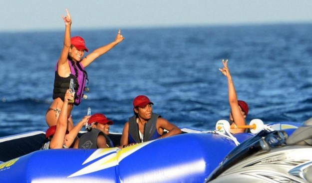 Rihanna al mare a Saint Tropez [FOTO]