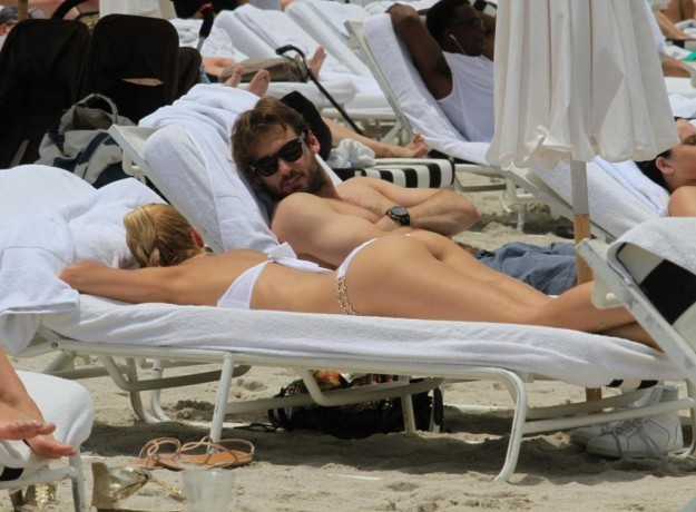 Tomaso Trussardi e Michelle Hunziker al mare