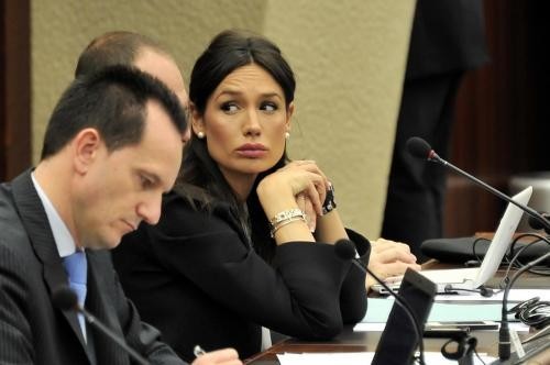Nicole Minetti durante una seduta del Consiglio regionale