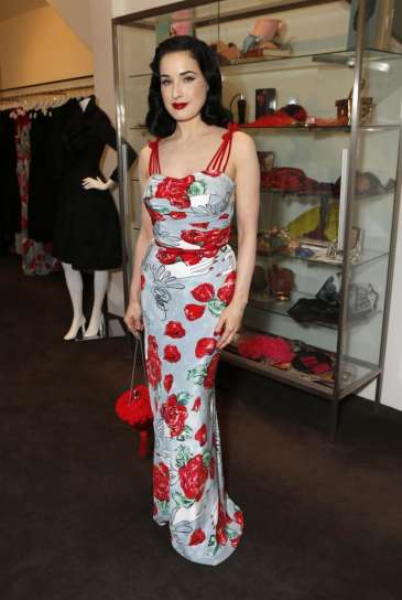 Dita von Teese look