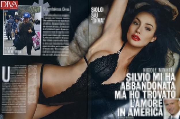 Nicole Minetti in lingerie per Natale