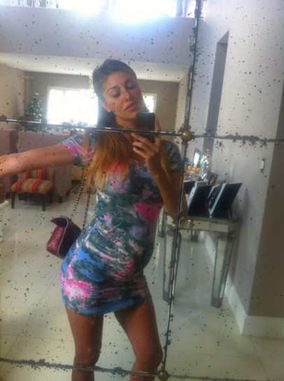 Belen Rodriguez con il pancione, incinta di sei mesi e una settimana