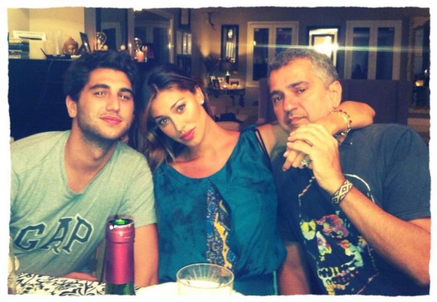 Belen Rodriguez con la sua famiglia