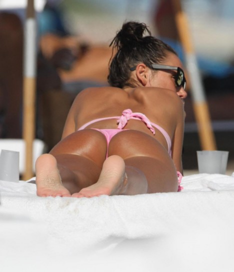 Nicole Minetti in bikini rosa a Miami