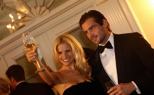 Michelle Hunziker e Tomaso Trussardi eleganti e felici
