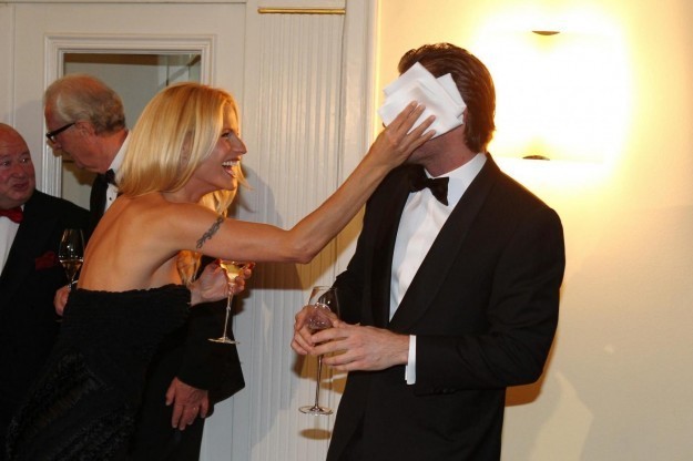 Michelle Hunziker e Tomaso Trussardi scherzano