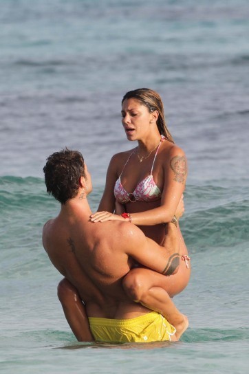Si divertono al mare