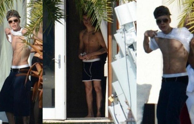 Justin Bieber mostra gli addominali