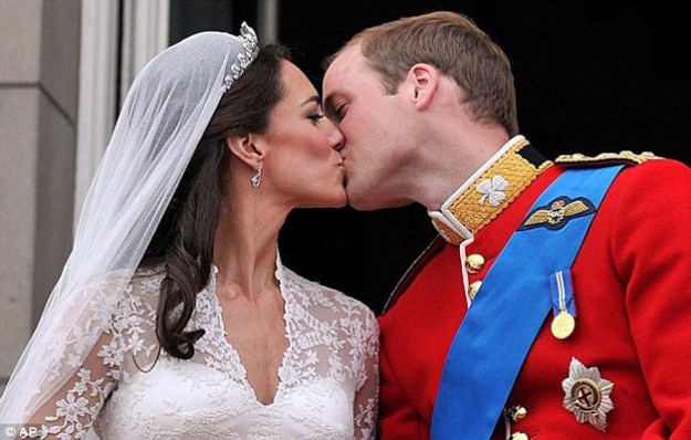 Il bacio nuziale di William e Kate