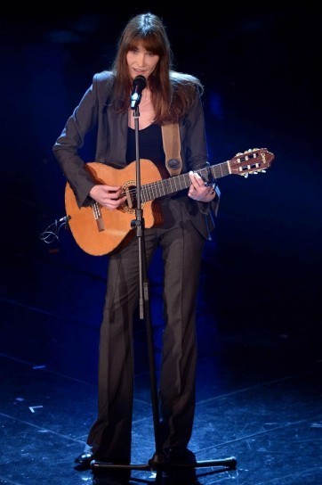 La moglie di Sarkozy a Sanremo 2013