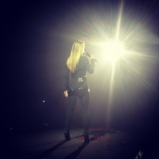 Anastacia di spalle