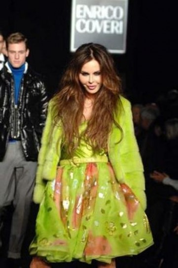 Nina Moric rifatta in passerella