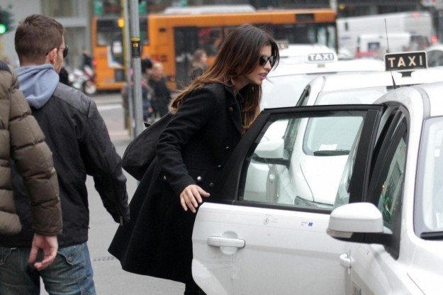 Eli e Marcus prendono un taxi
