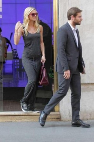 Michelle Hunziker e Tomaso Trussardi fanno shopping