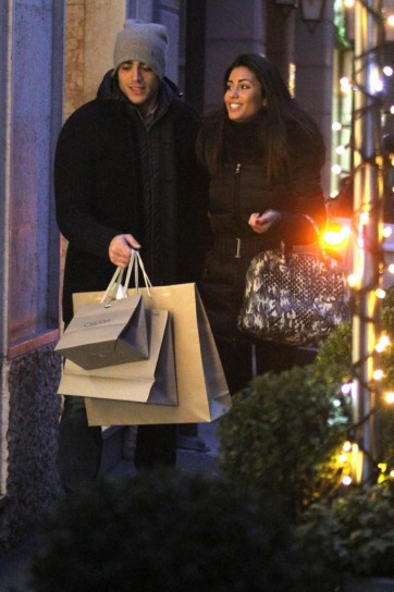 Sessione di shopping per la coppia
