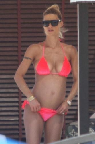 La mamma vip in bikini a Forte dei Marmi