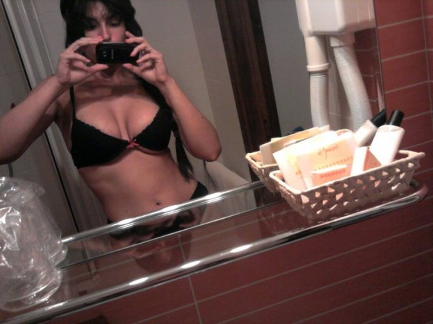 La Tommasi in bikini nero