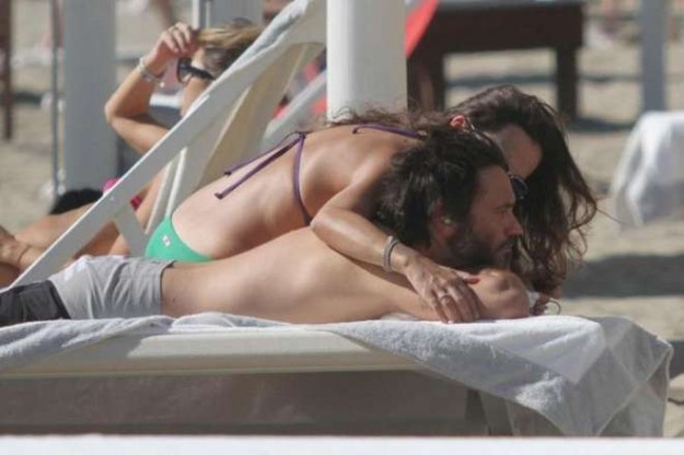 Nek e la moglie: foto della vacanza al mare