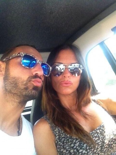 La mamma vip e il suo fidanzato in auto