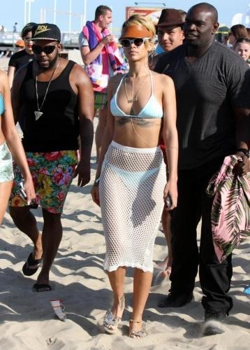 Rihanna in spiaggia a Sopot