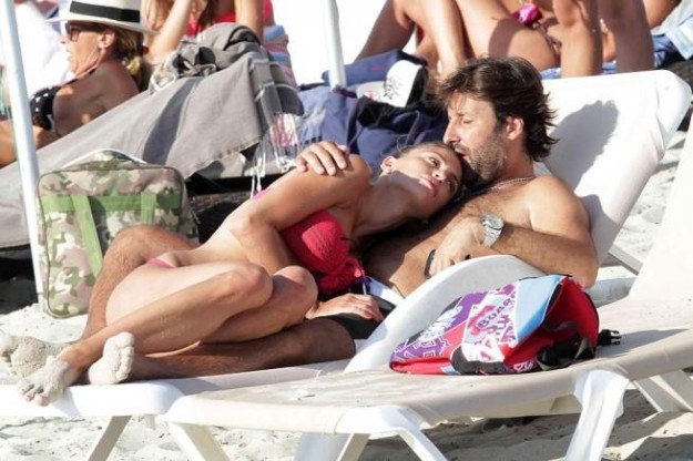 Coccole e tenerezze per i due piccioncini