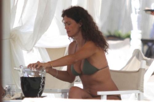 La showgirl in bikini