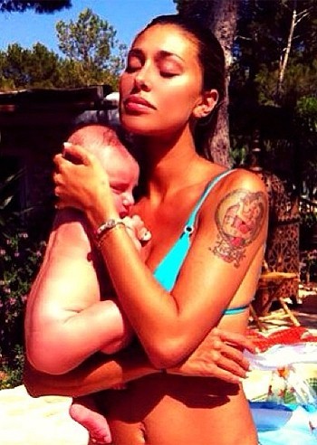Belen Rodriguez e Santiago in vacanza