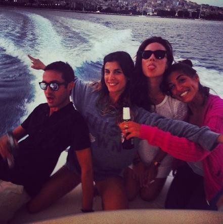 Altro scatto social di Elisabetta con gli amici