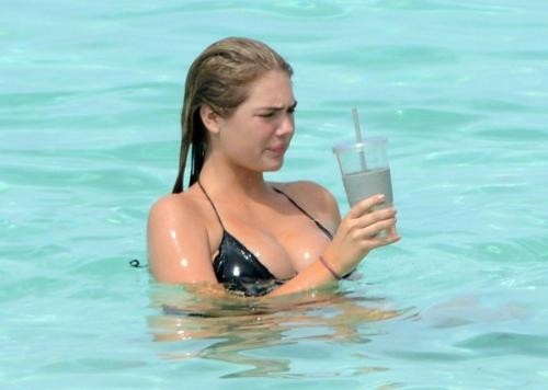 Kate Upton in acqua