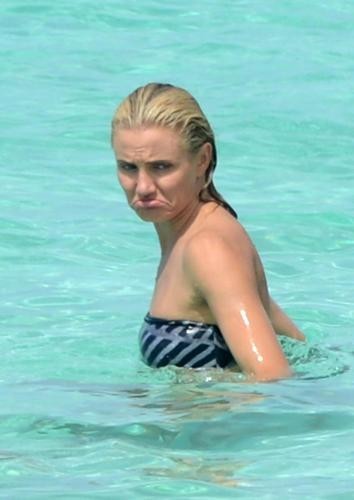 L'attrice statunitense al mare