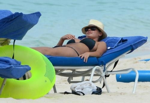 Sessione tintarella per Kate Upton