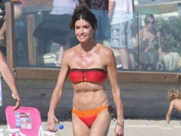 Pelle flaccida e cellulite per Janice Dickinson