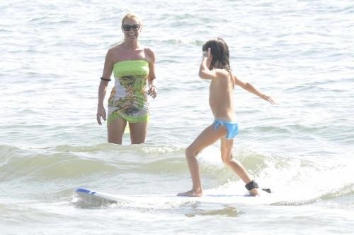 Divertimento al mare con la piccola Sofia