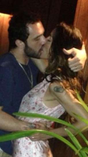 Bacio per la neo coppia