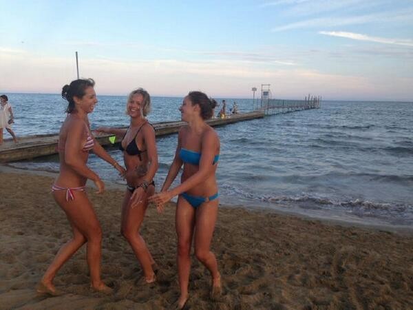 Danze sulla spiaggia