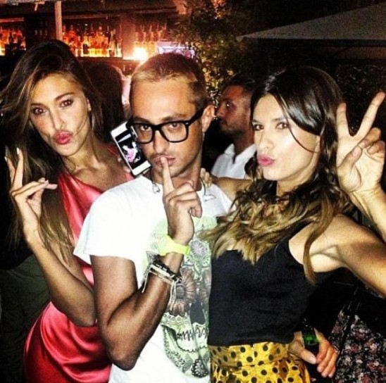 Elisabetta Canalis con Belen Rodriguez e un suo amico