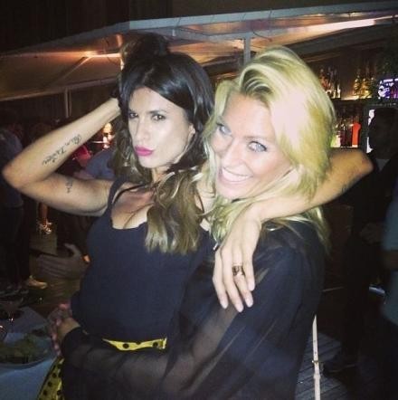 Elisabetta e Federica Fontana abbracciate