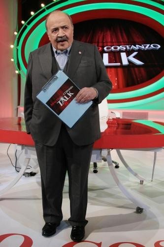 Il conduttore prima dell'inizio della sua trasmissione 