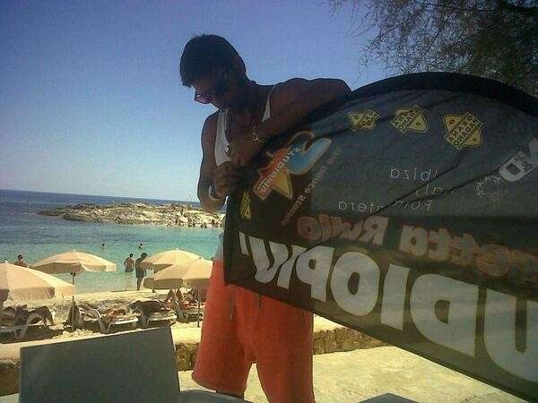 L'ex tronista in vacanza relax al mare