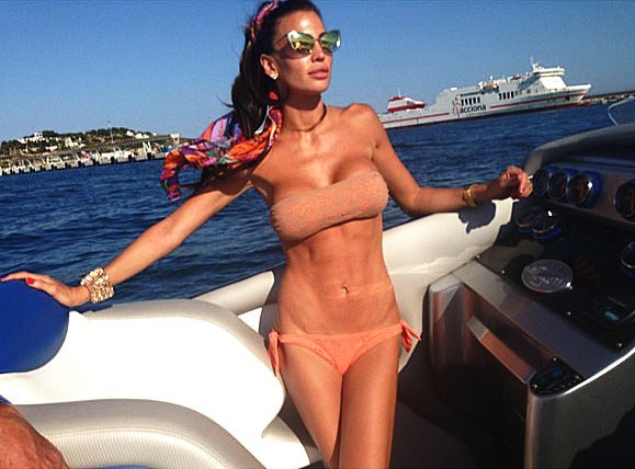 La Galanti in vacanza relax al mare